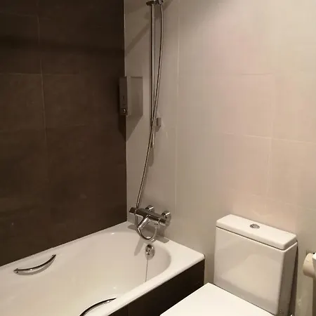 Cr Luarri בית הארחה 3*